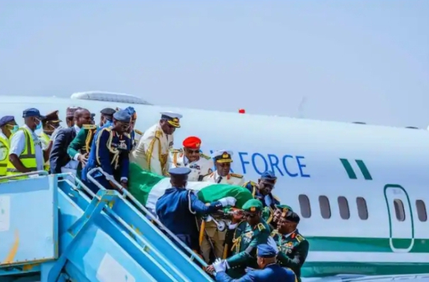 The body of former President Muhammadu Buhari from a Nigerian Air Force aircraft in Katsina.